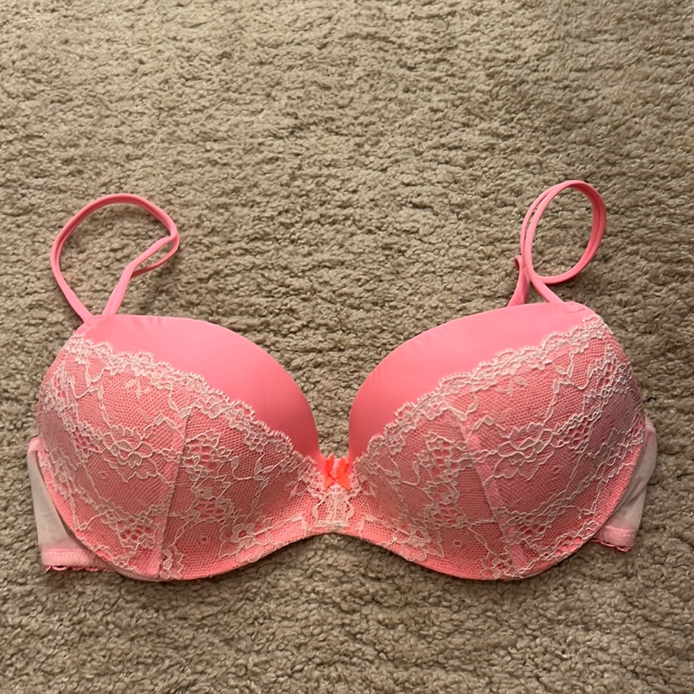 Victoria’s Secret coral pink lace bra 34C